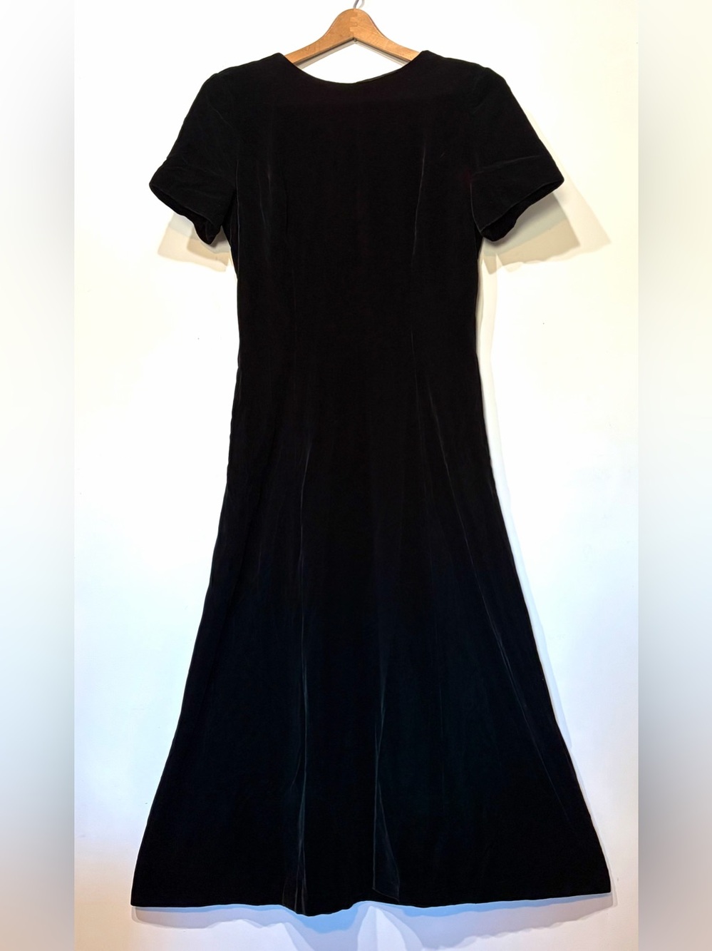 Vintage- 🖤 Maggy London- Black and Green Velvet Short-Sleeve Maxi Dress